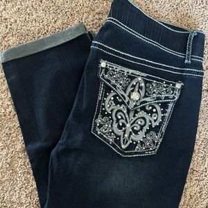 Apt. 9 Dark Wash Capris with Elegant Design